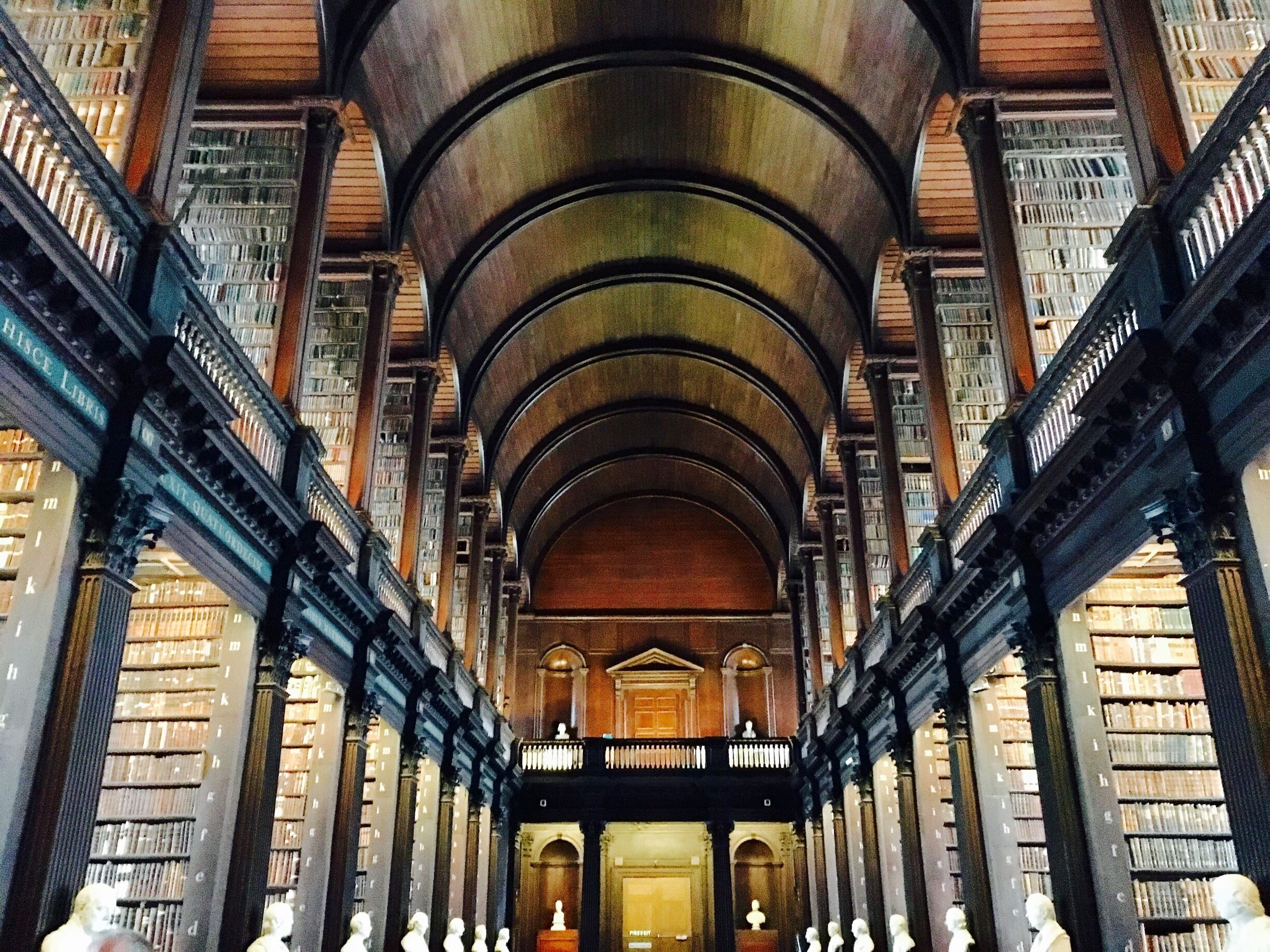 A magnificient library.