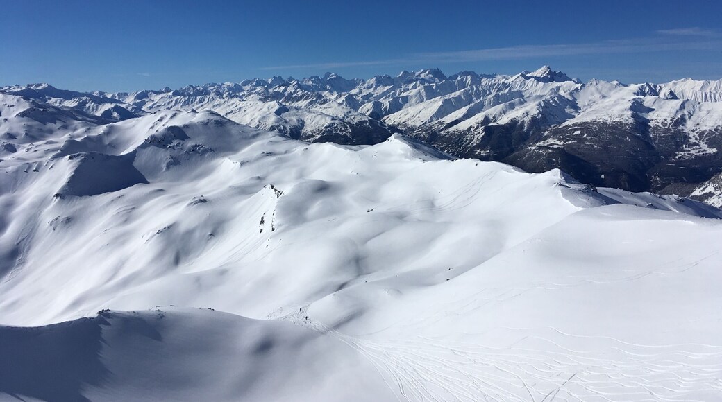 Perfect skiing conditions in breathtaking scenery
#Mountains Photo Challenge