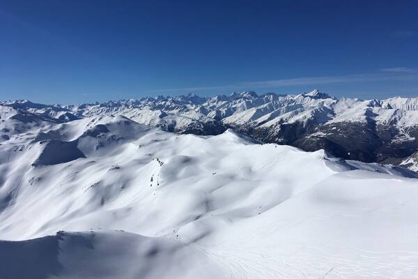 Perfect skiing conditions in breathtaking scenery
#Mountains Photo Challenge