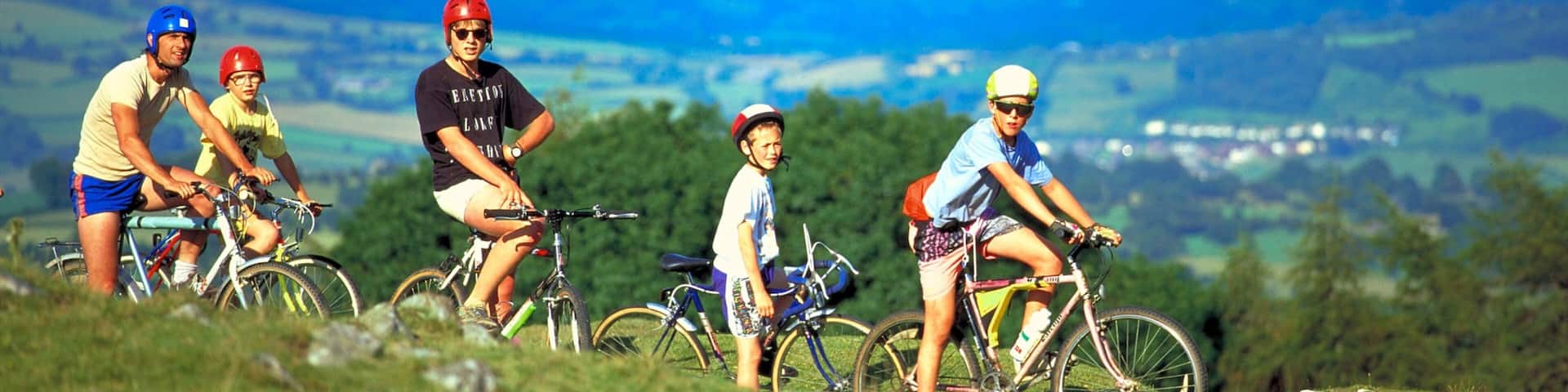 Powys montrant VTT et scĂšnes tranquilles aussi bien que famille