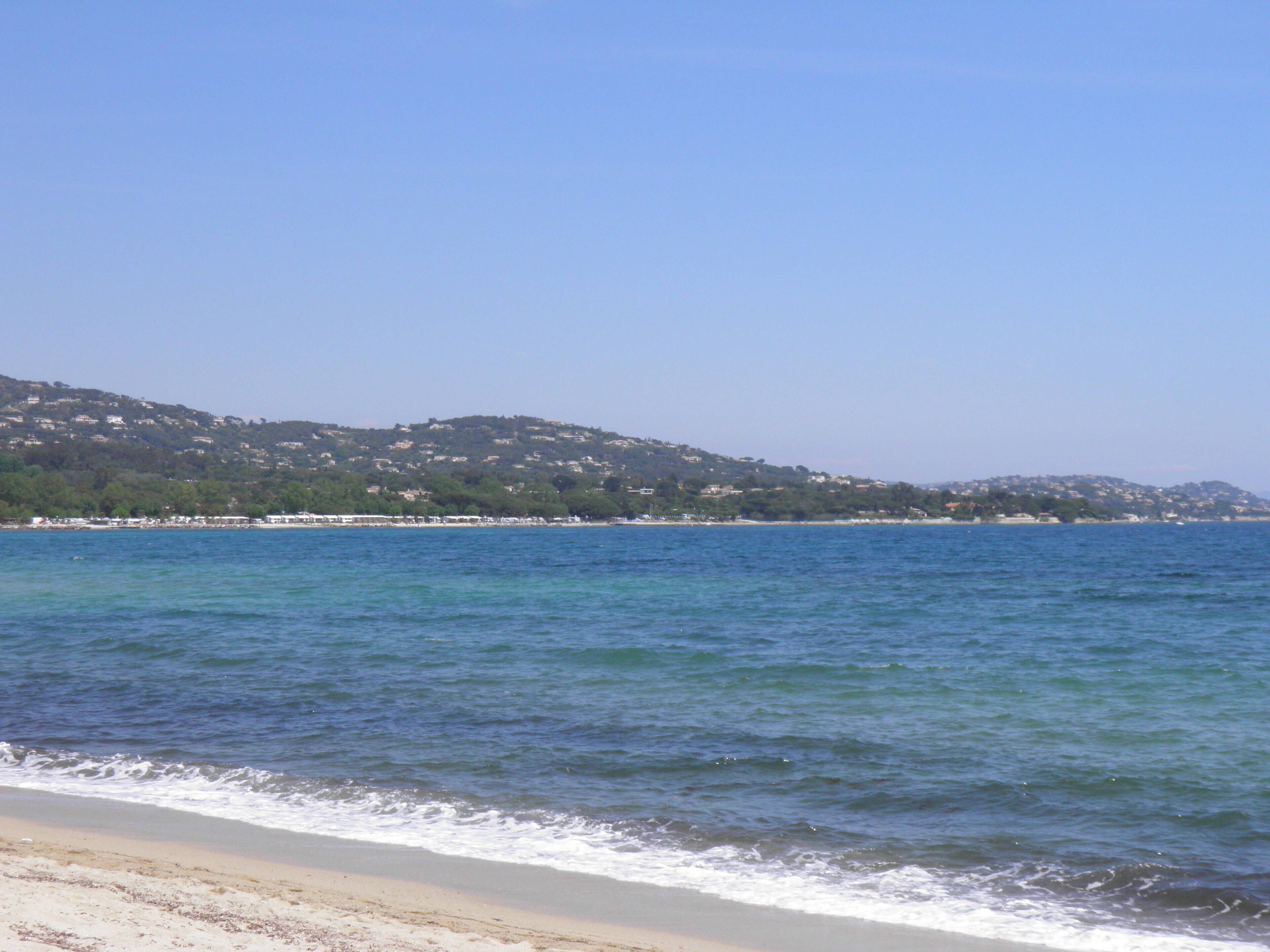 Plage à Port Grimaud (Var, France).