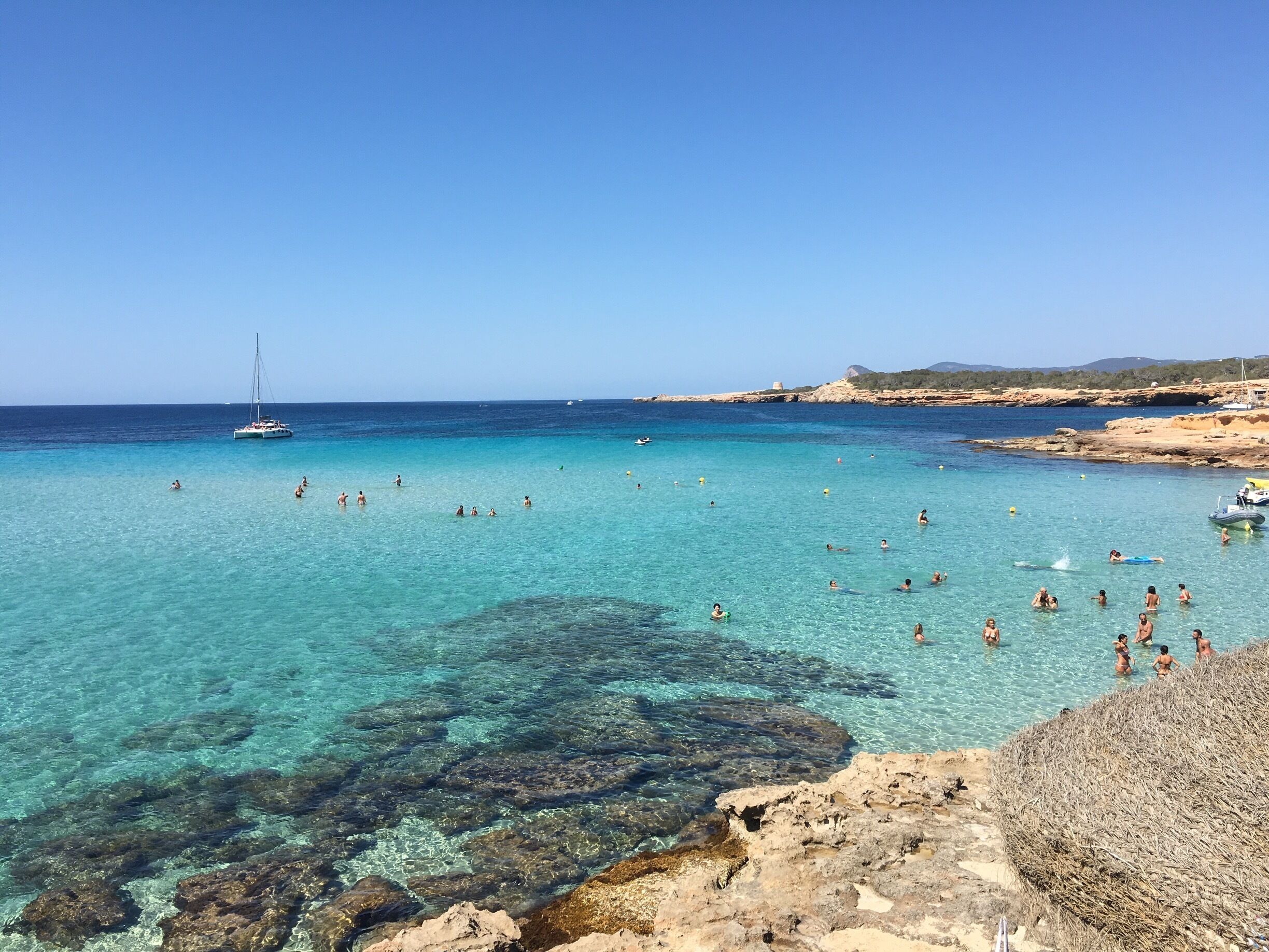 Beautiful place to spend the day sunbathing and the afternoon/evening eating great food, drinking sangria and listening to awesome music. 