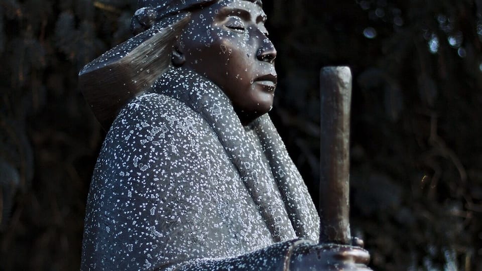 Avon Navajo Statue. Around Avon, CO there are many Navajo statues like this one, but they are all different. #navajo #statue #avoncolorado #colorado