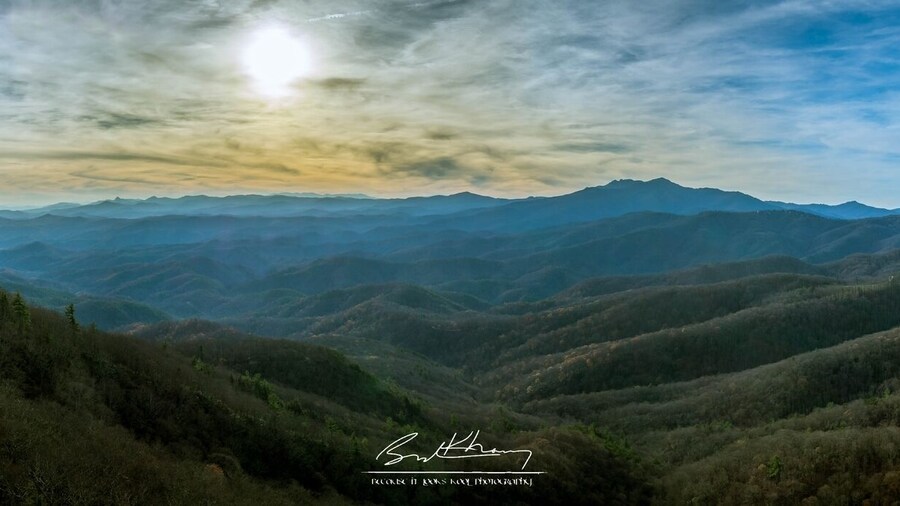 The panoramic view from one of the observation overlooks at Blowing Rock.
#BvSSpring
#BvSMountains