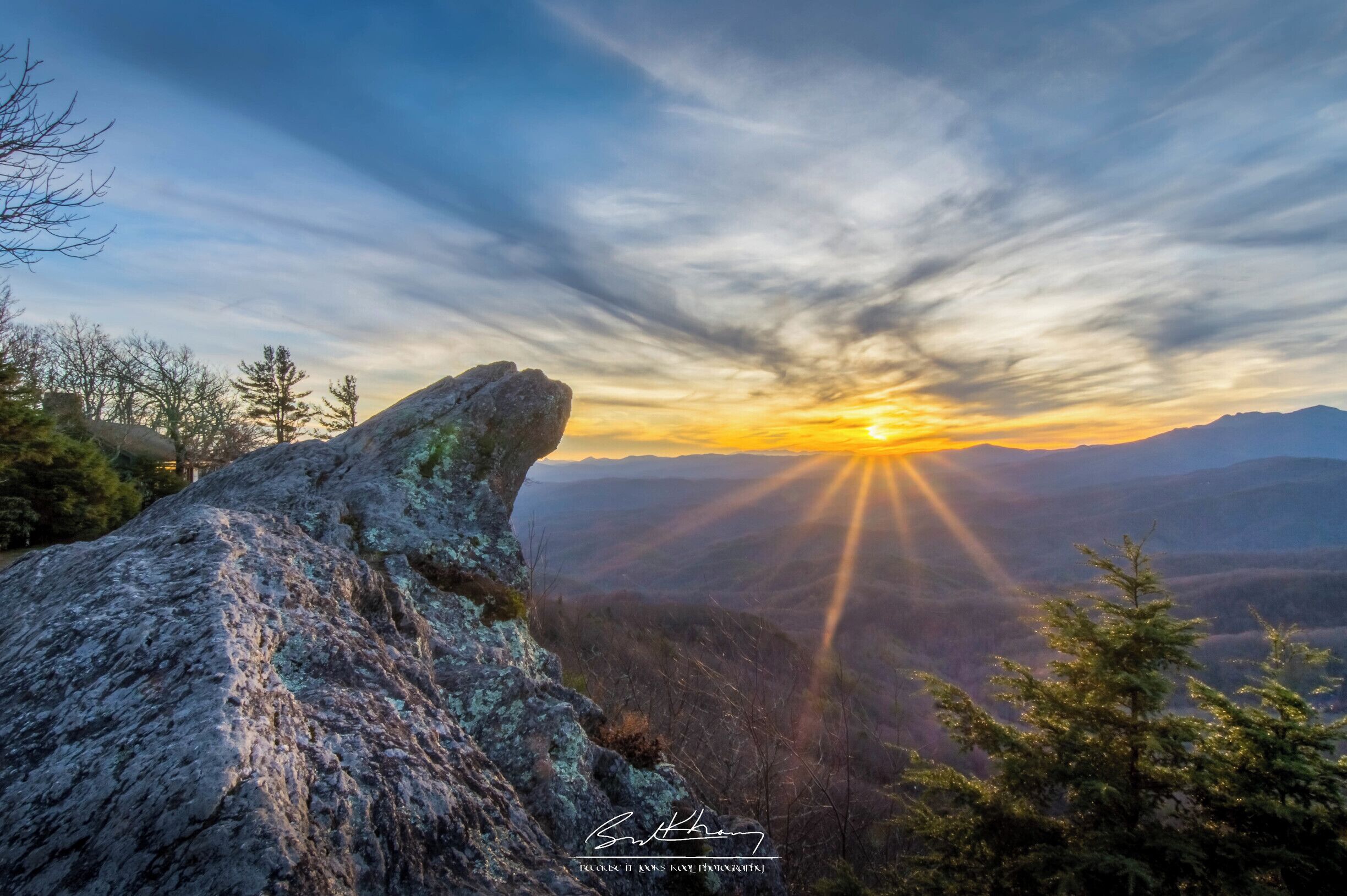 The was taken at Blowing Rock in North Carolina at sunset. This area has great panoramic views from an observation deck.

#BvSSpring
#BvSMountains