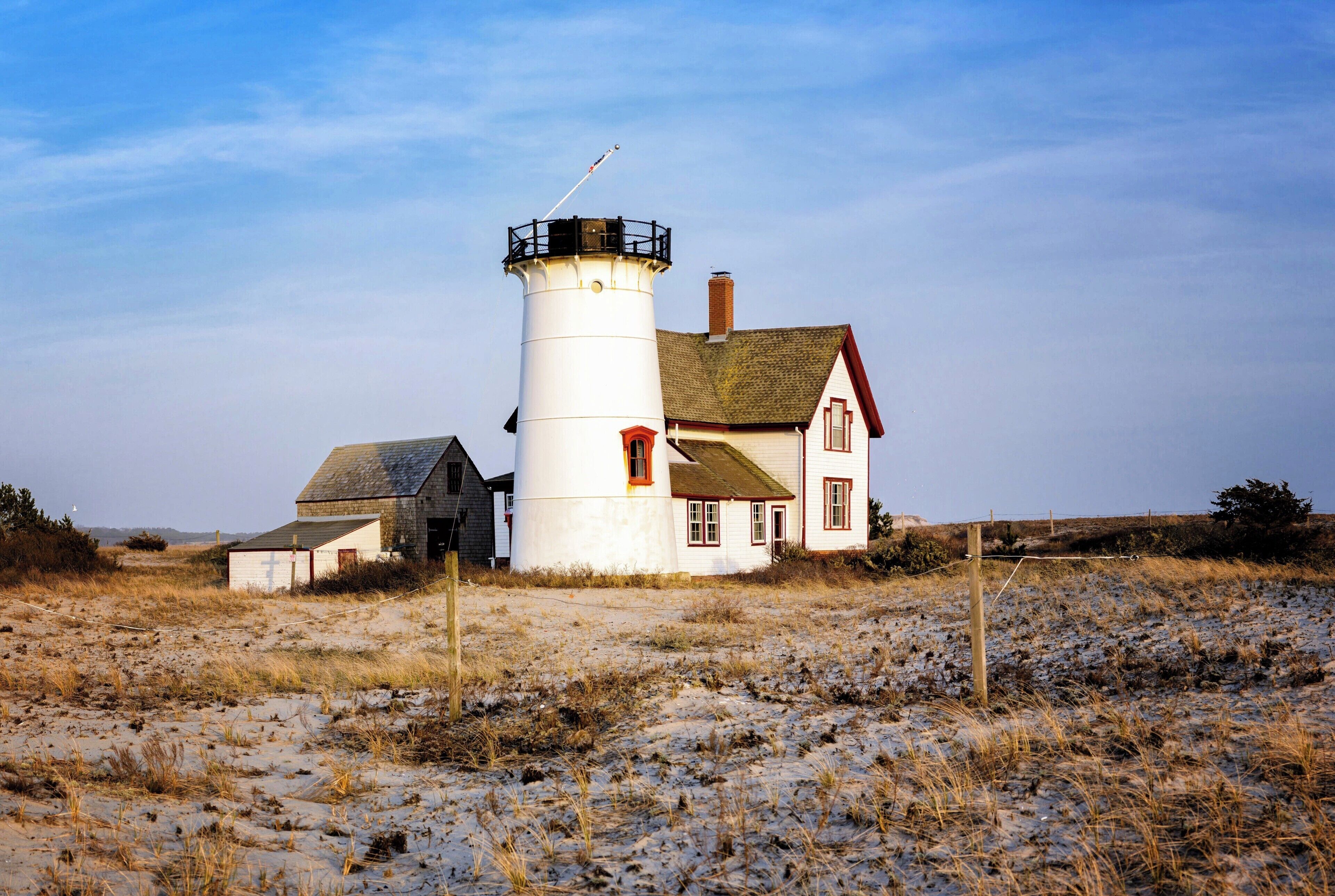 Stage Harbor Lighthouse: This decommissioned but beautiful lighthouse lays on the tip of Harding beach. You need to go to the end of Hardings Beach Road, park your car there (there is plenty of space) and then walk along a sand trail for about 20-30 minutes. The place is amazing and it is worth the walk. Sunsets are spectaculars near the lighthouse.
#lighthouse #massachusetts #shoreline #architecture #hiking