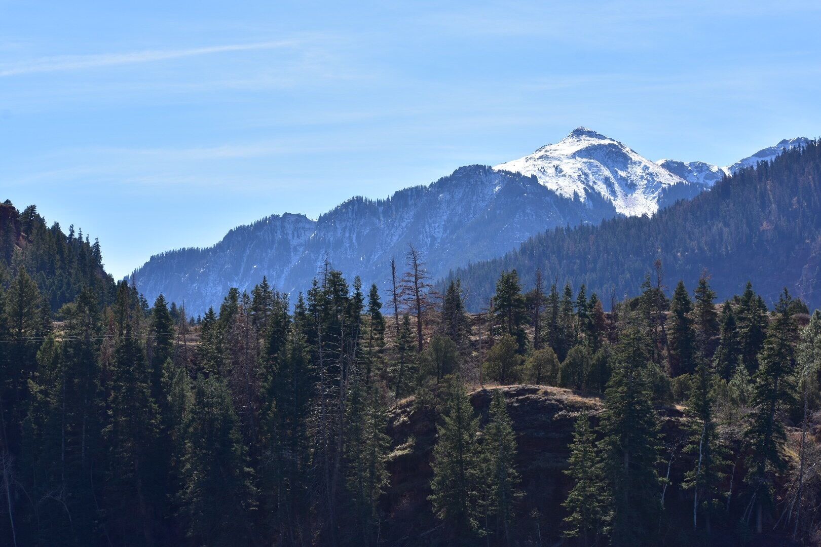 A beautiful postcard view on the short hike to the Cascade Fall hike