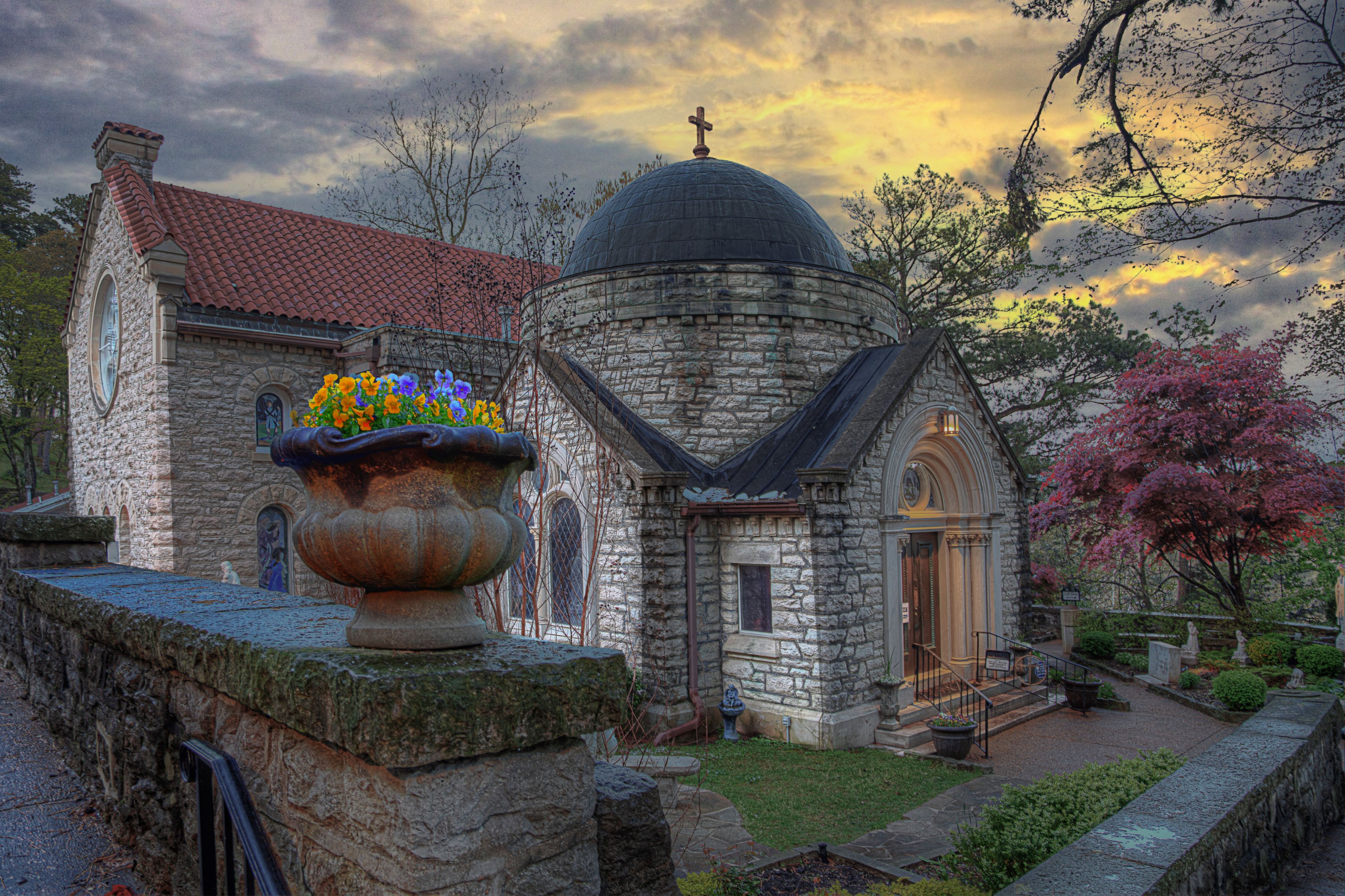 St Elizabeth of Hungary Catholic Church  Eureka Springs Arkansas    Designed by George Helmuth to be similar in appearance to St. Sophia’s Church in Istanbul Turkey. Dedicated in 1909. 
