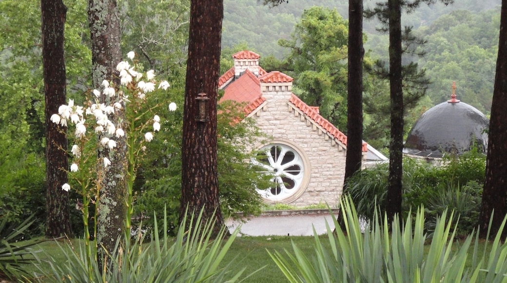 On our road trip from Texas to Eureka Springs, we discovered this quaint church nestled in amongst the trees, situated just below the Crescent Hotel. LOVE Eureka Springs. #quirky, #hippydippy #roadtrip