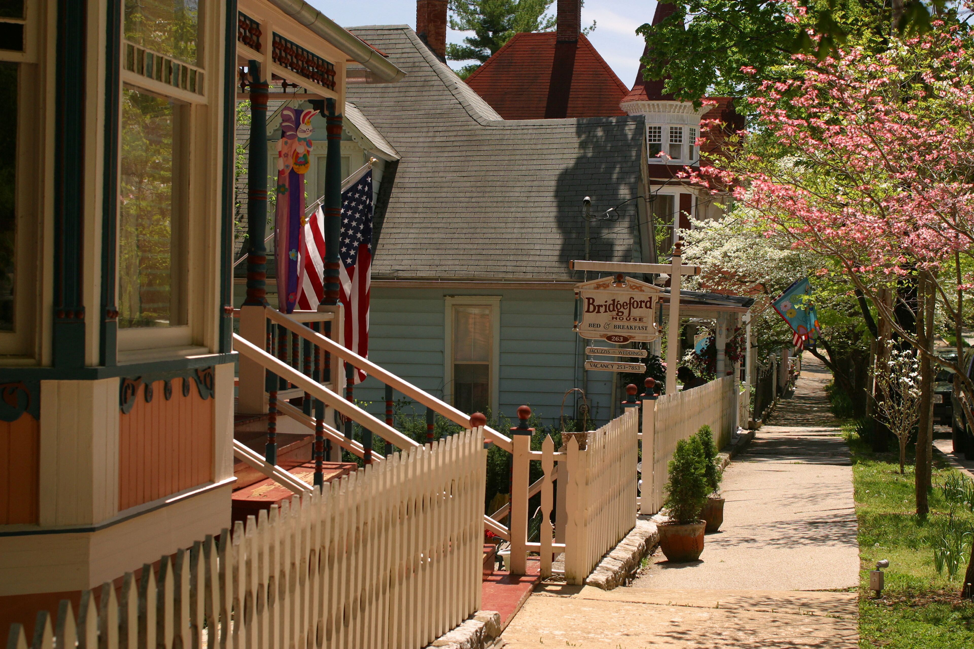 Eureka Springs Arkansas sights around the tourism town of Eureka Springs Arkansas  in the Ozark Mountains