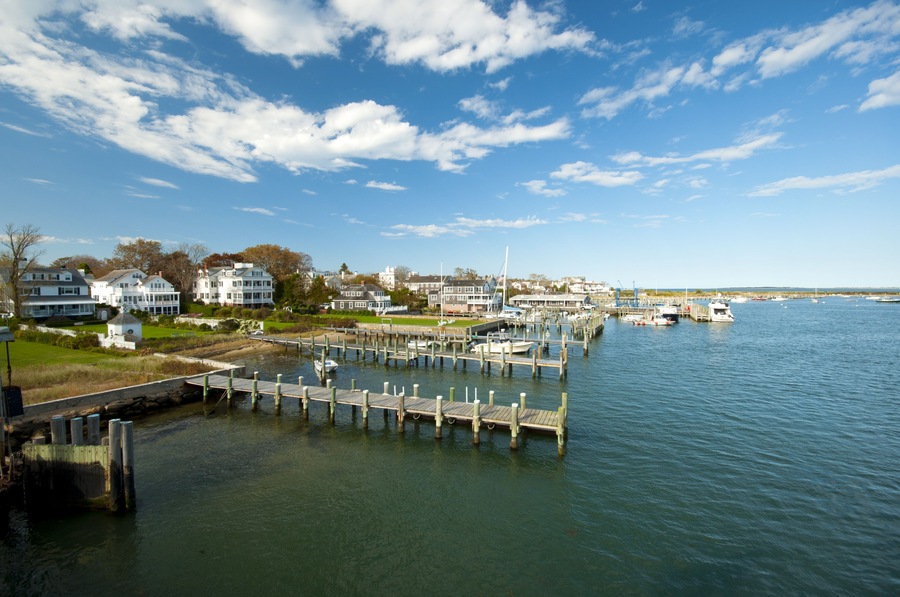 view on Edgartown Harbour, Martha�´s Vineyard, New England, Massachusetts, USA, Blick auf den Hafen von Edgartown auf Marthas Vineyard, Neu England; Shutterstock ID 101644681