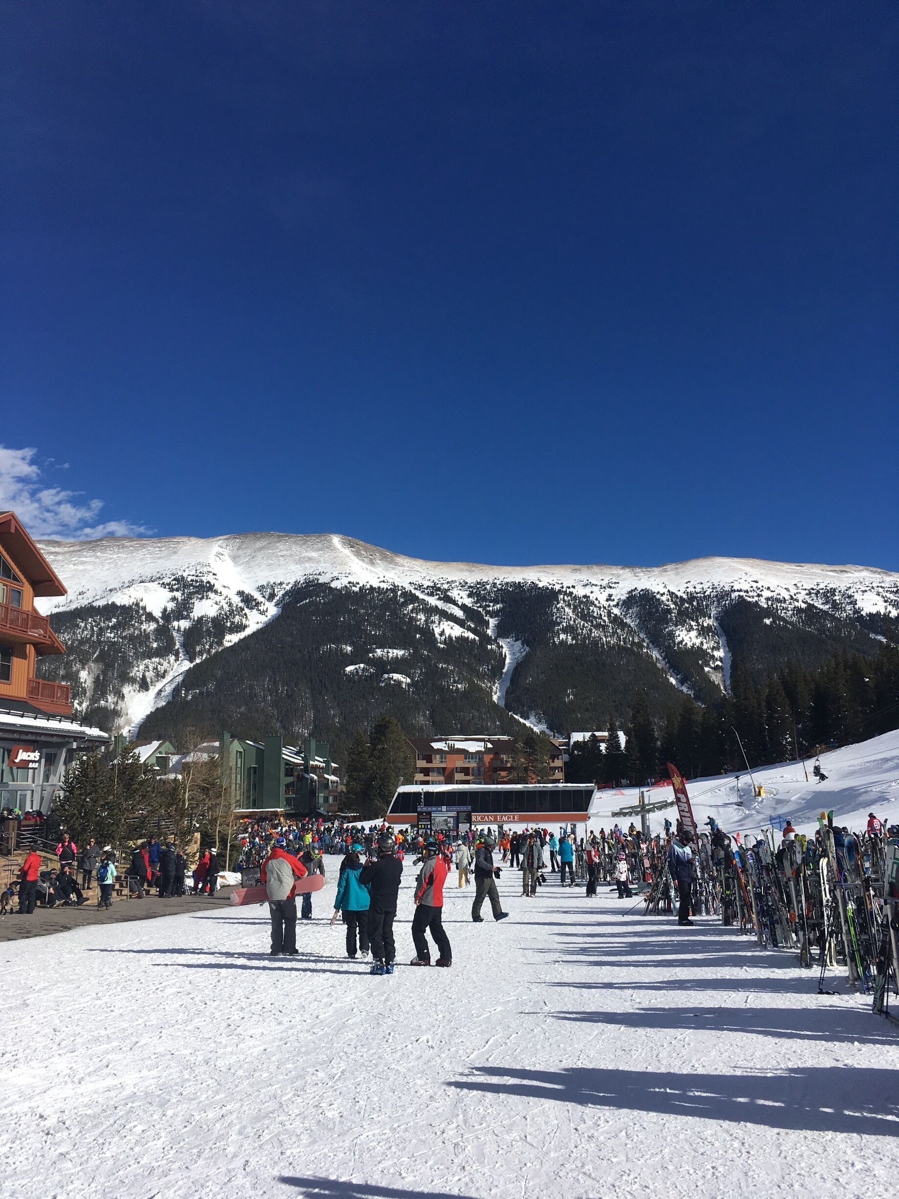 Blue Skies and a busy day on the slopes at Copper Mountain #LifeAtExpedia