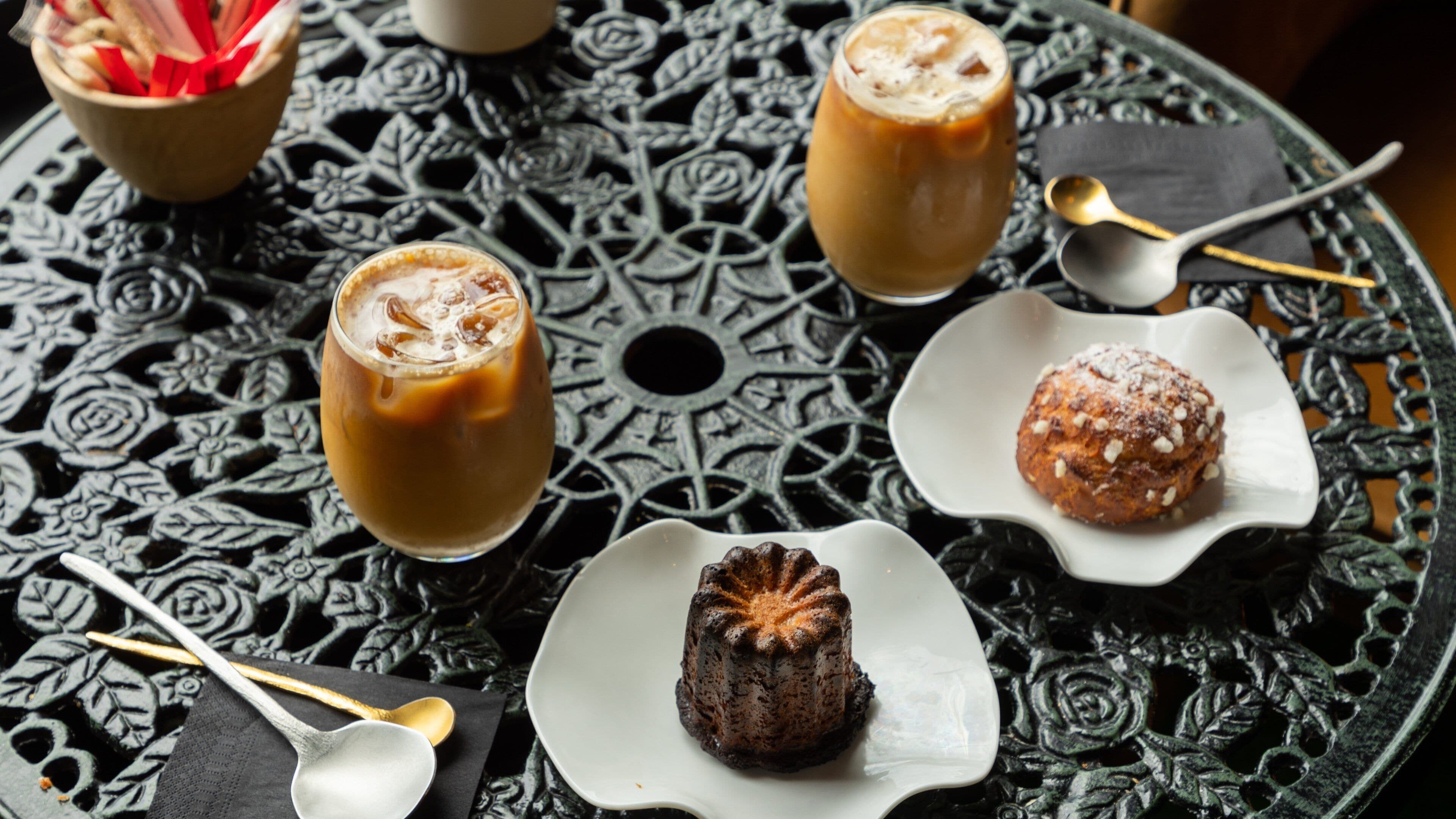 Gustavia featuring drinks or beverages, food and cafe scenes