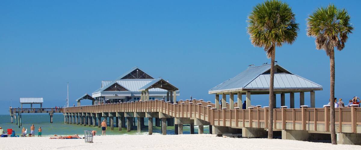 Clearwater Beach showing a sandy beach
