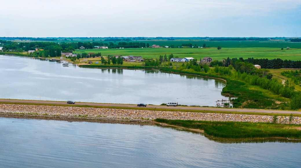 Devils Lake Road to Grahams Island State Park