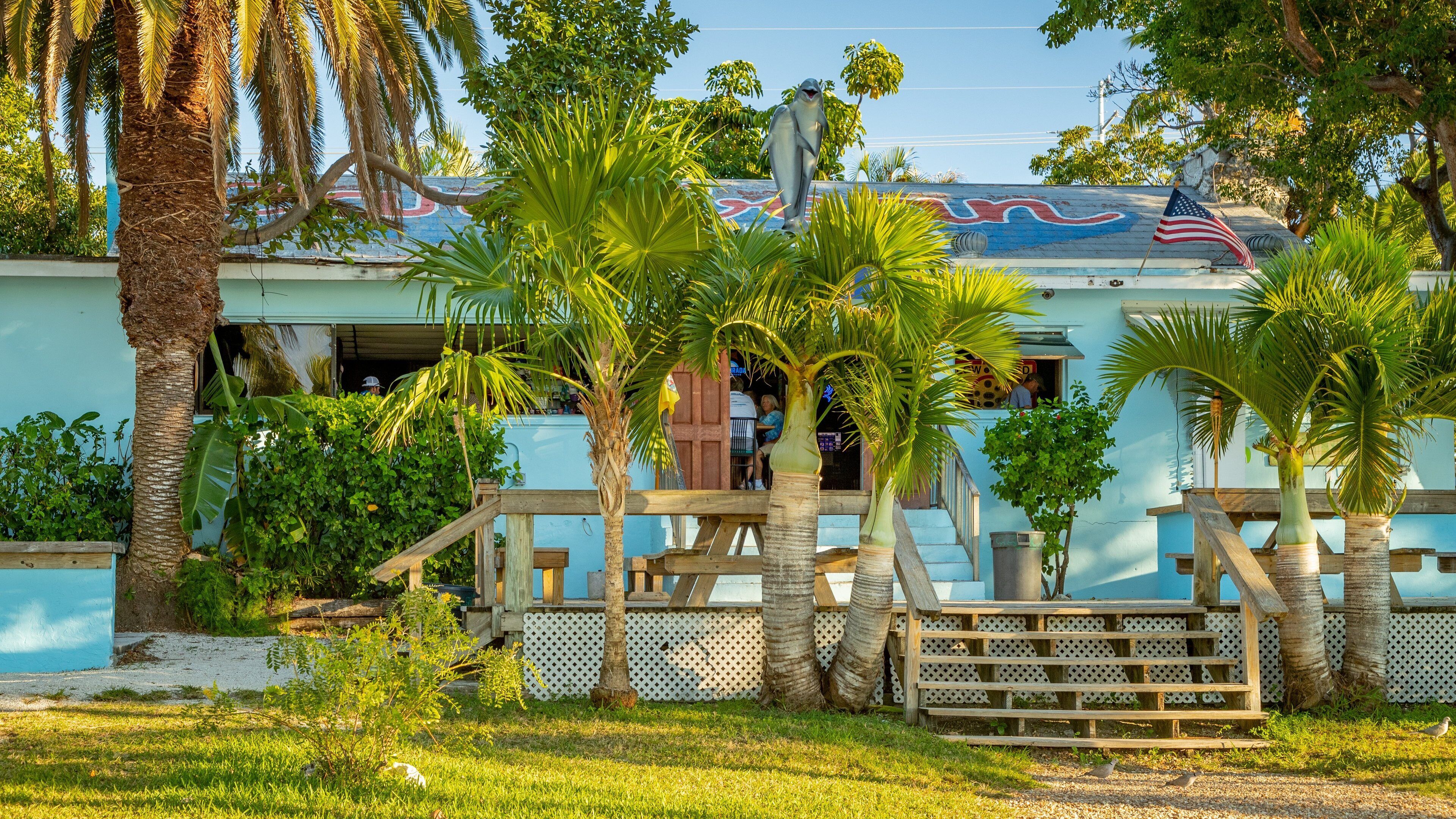 <h2>Top places to stay near the beach</h2>