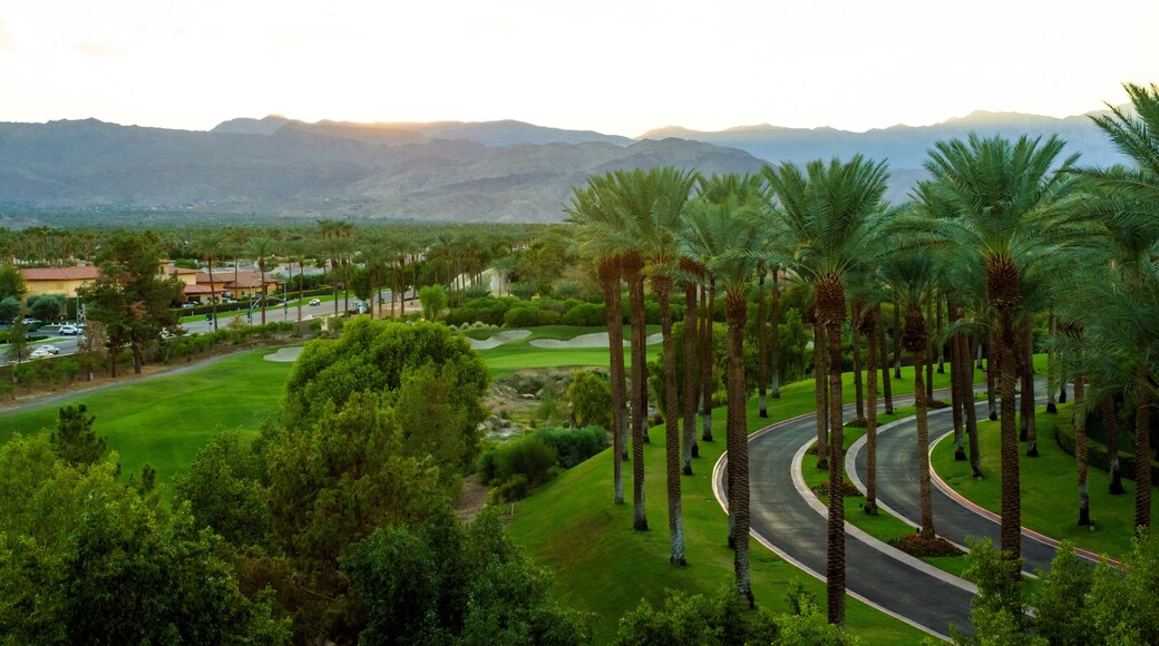 Indian Wells with a view of the Santa Rosa and San Jacinto Mountains