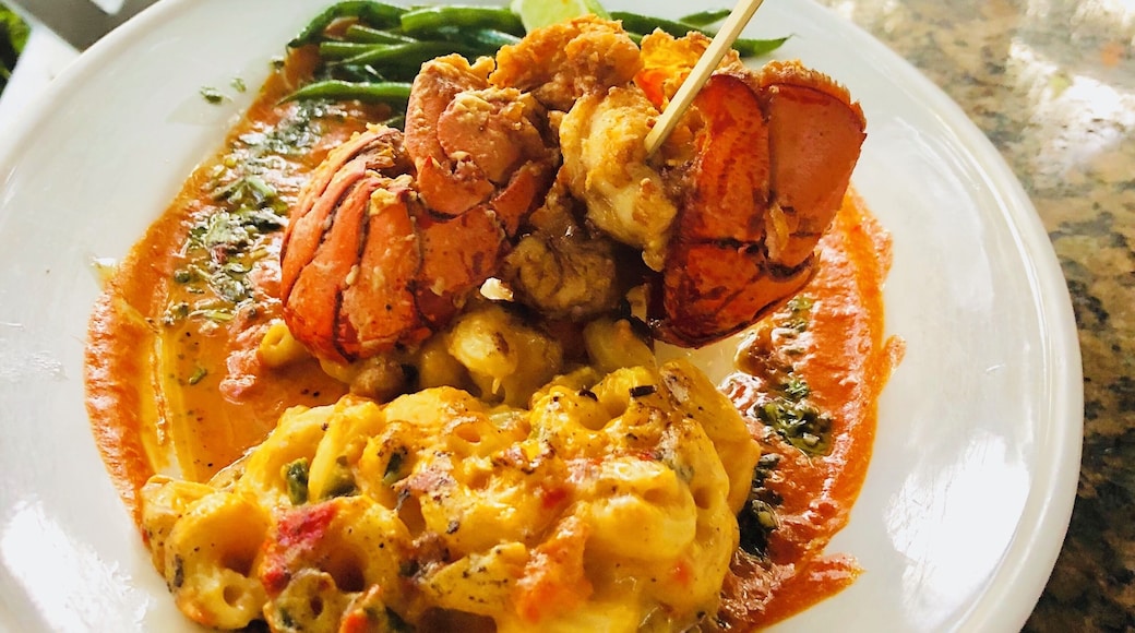 When you need confort food after a full day of shopping just stop for some lobster Mac n’ cheese at the Sawgrass mall. #trovember