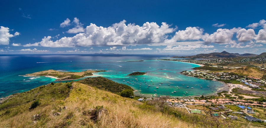 Vue en hauteur de la côte ouest de l'île de Saint-Martin