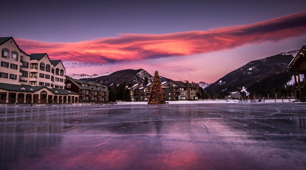 Keystone showing ice skating, snow and a sunset