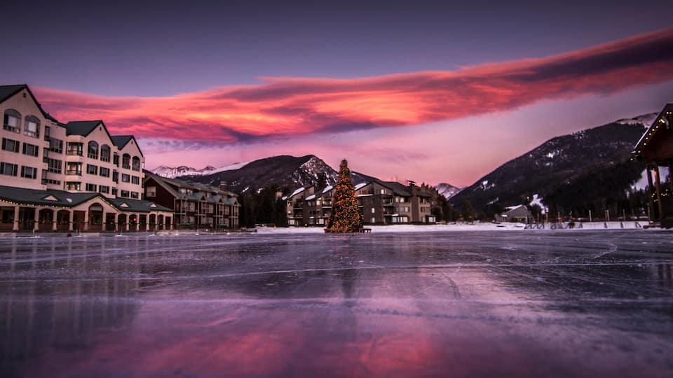 Keystone showing ice skating, snow and a sunset