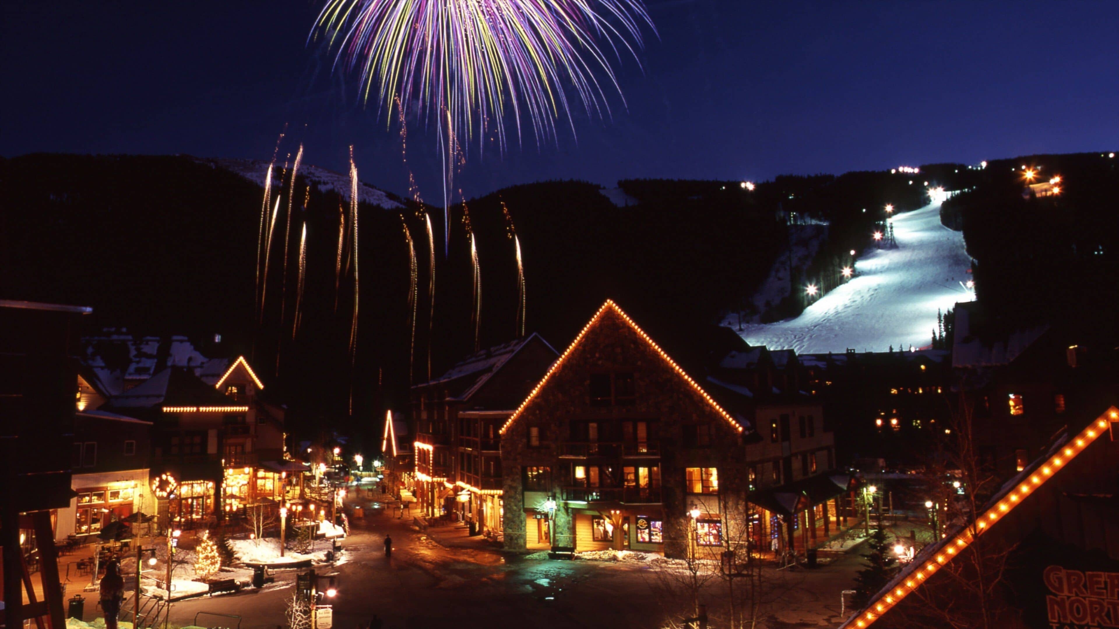 Keystone showing nightlife, street scenes and snow