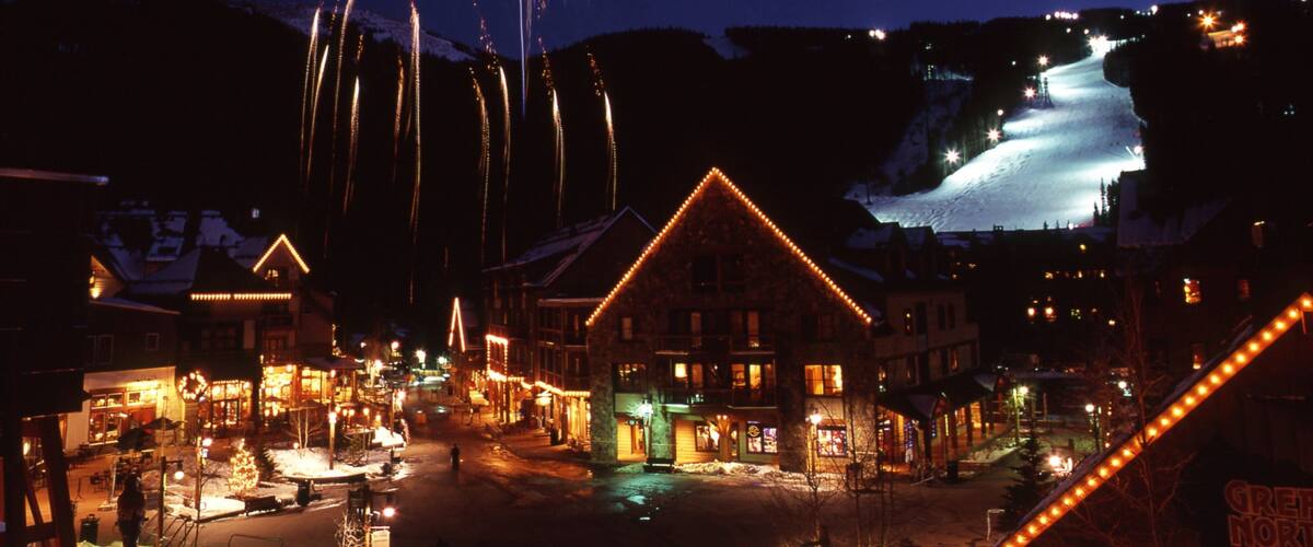 Keystone og byder på natteliv, gadeliv og en lille by eller en landsby