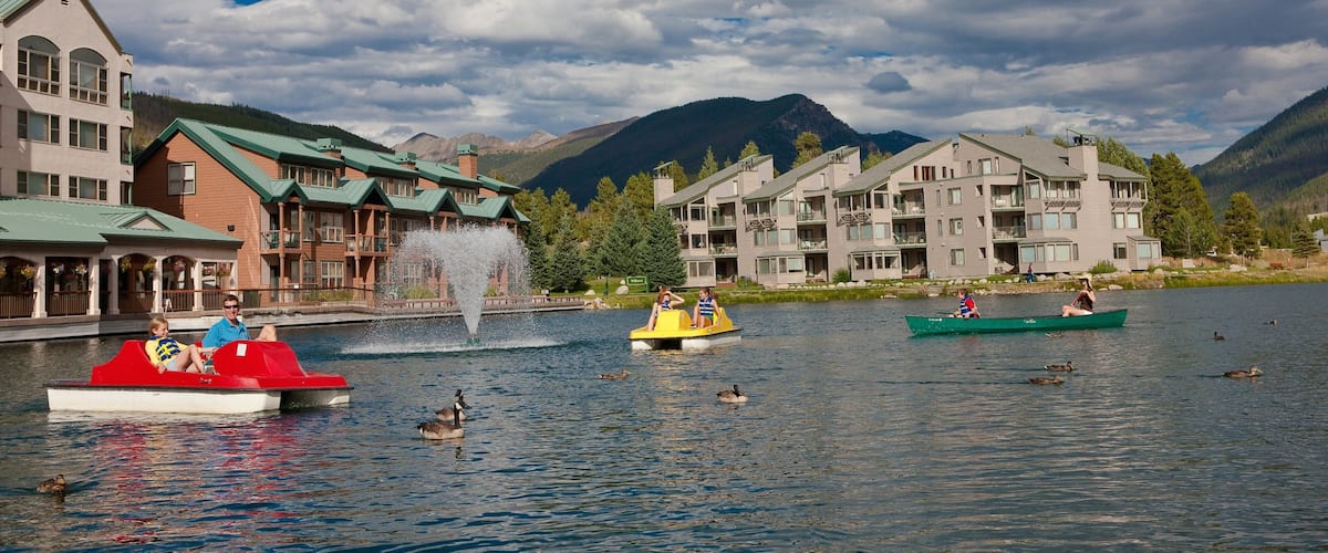 Keystone showing a lake or waterhole, kayaking or canoeing and a luxury hotel or resort