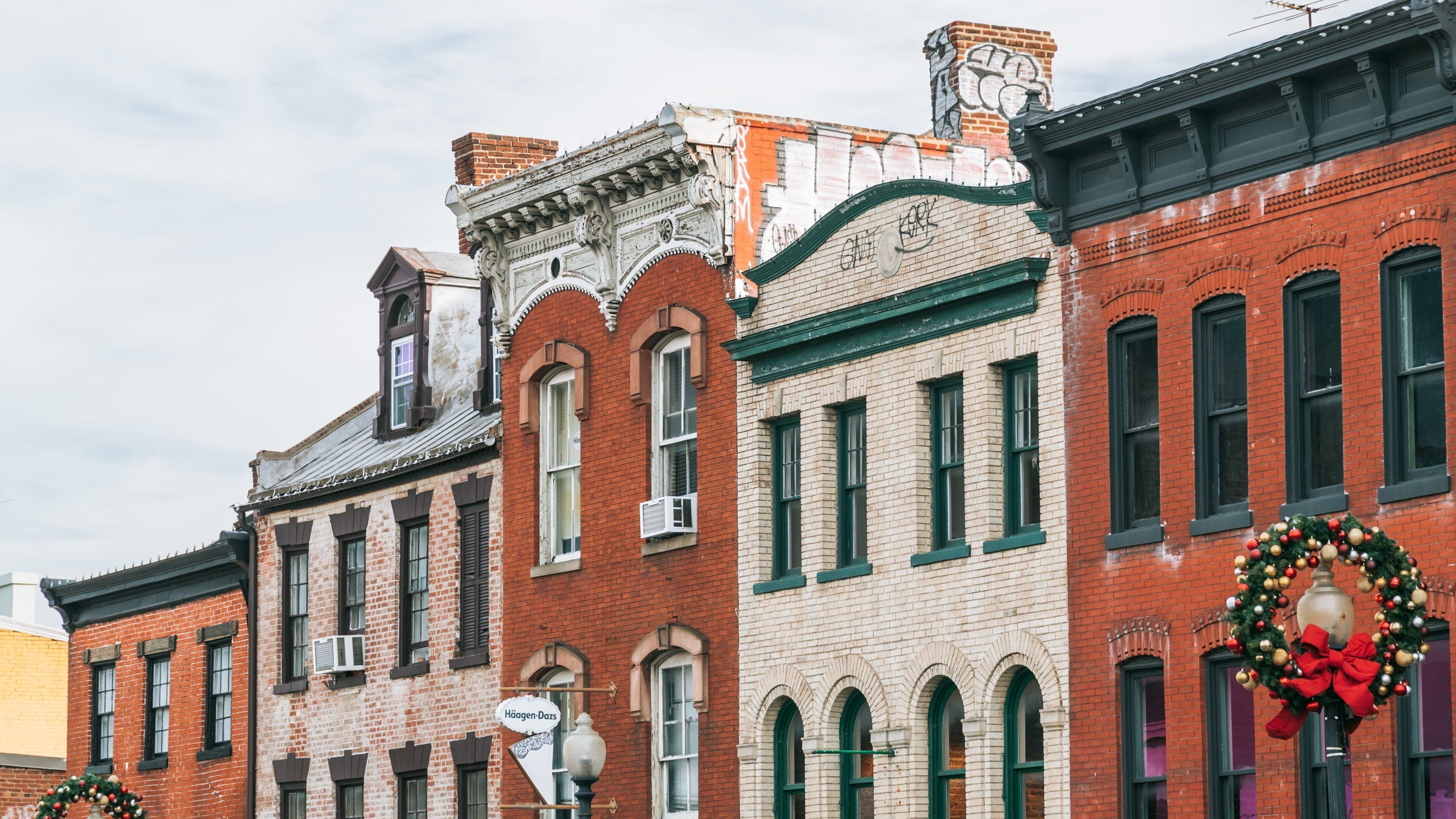 Georgetown which includes heritage architecture