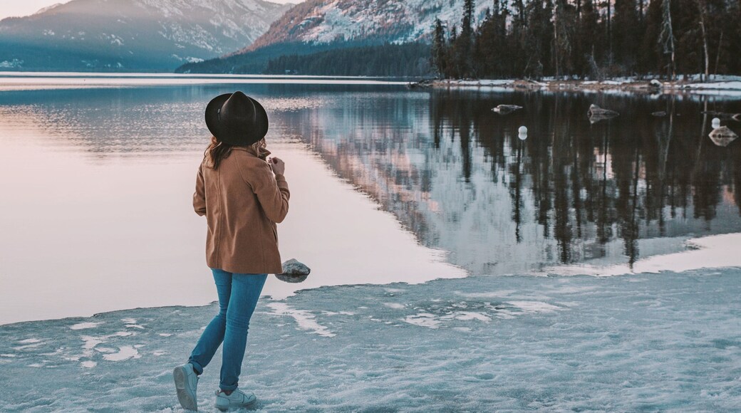#OnTheRoad to Leavenworth, I always make sure to stop by this beautiful lake and enjoy the peaceful reflection.