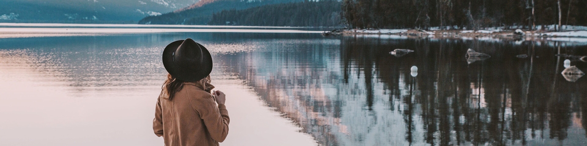 #OnTheRoad to Leavenworth, I always make sure to stop by this beautiful lake and enjoy the peaceful reflection.
