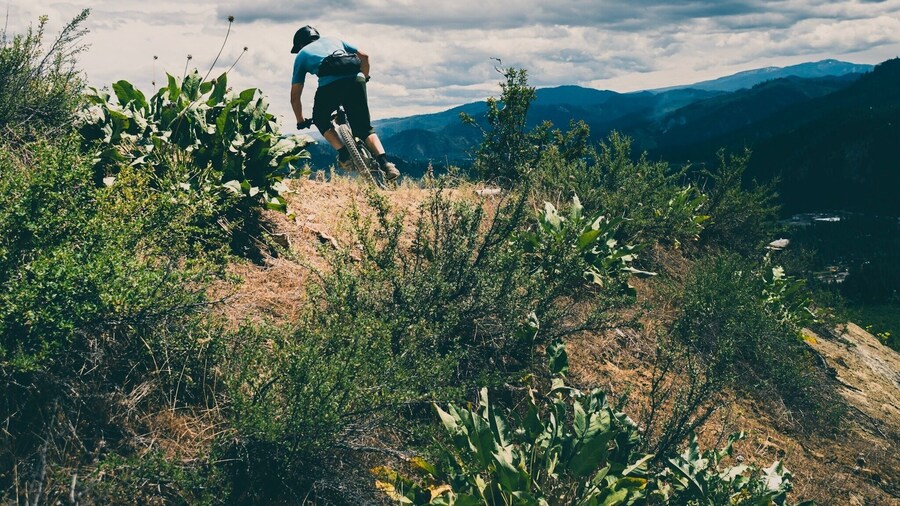 #mountainbiking
#pnw #pacificnorthwest
#mtbphotos
#lifeon2wheels
#getoutsidegetdirty
Getting out and enjoying my two favorite hobbies.