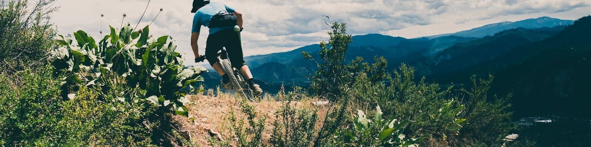 #mountainbiking 
#pnw #pacificnorthwest 
#mtbphotos 
#lifeon2wheels
#getoutsidegetdirty
Getting out and enjoying my two favorite hobbies.