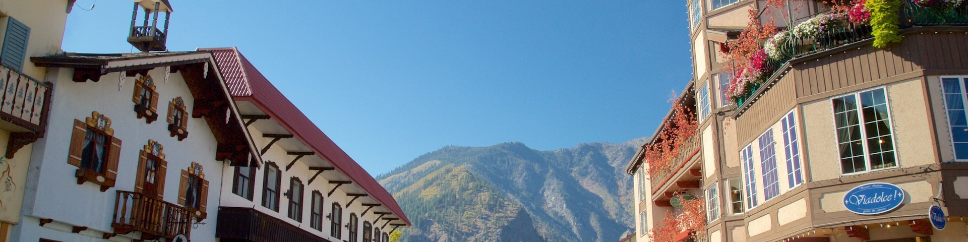 Leavenworth featuring a small town or village and street scenes