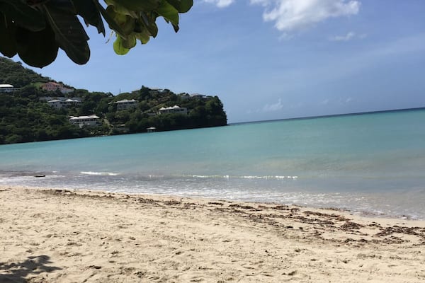 Another little gem just off the main road with a few choices of restaurants/bars. Perfect for floating oneâs cares away.