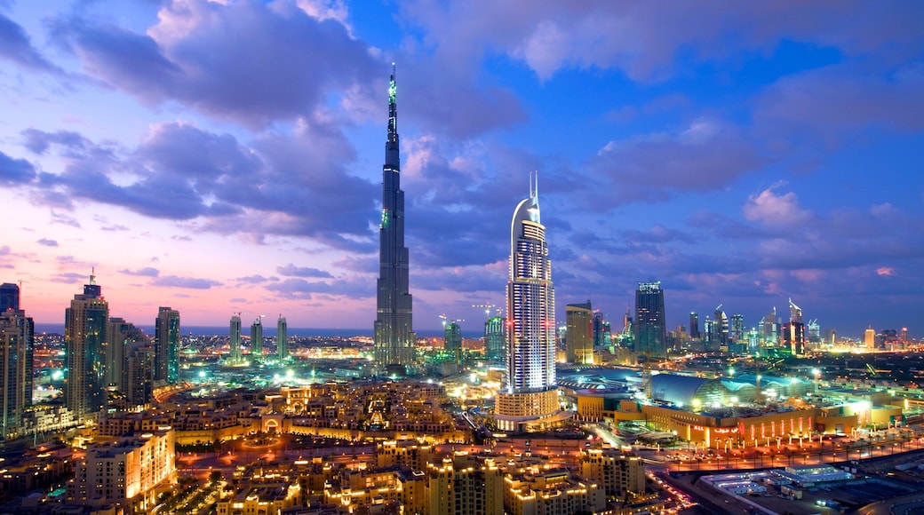 Dubai Emirate showing cbd, modern architecture and skyline