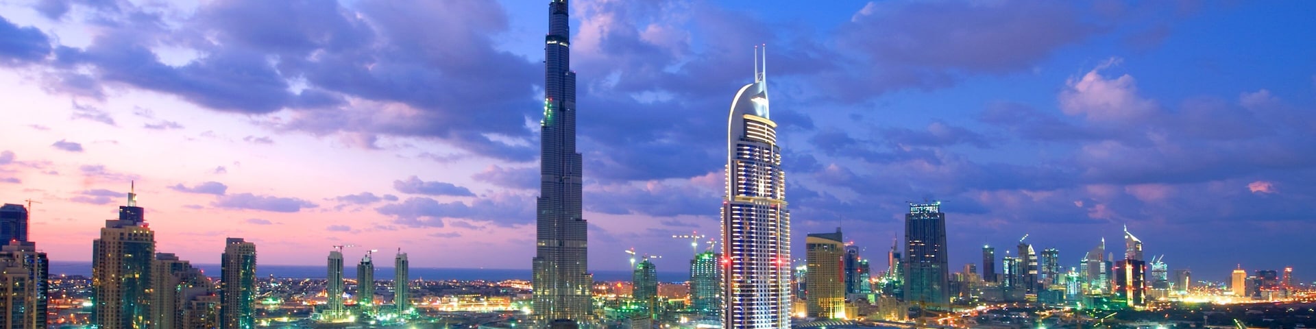 Dubai Emirate showing a city, city views and skyline