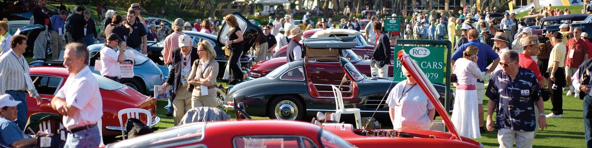 Amelia Island showing a festival as well as a large group of people