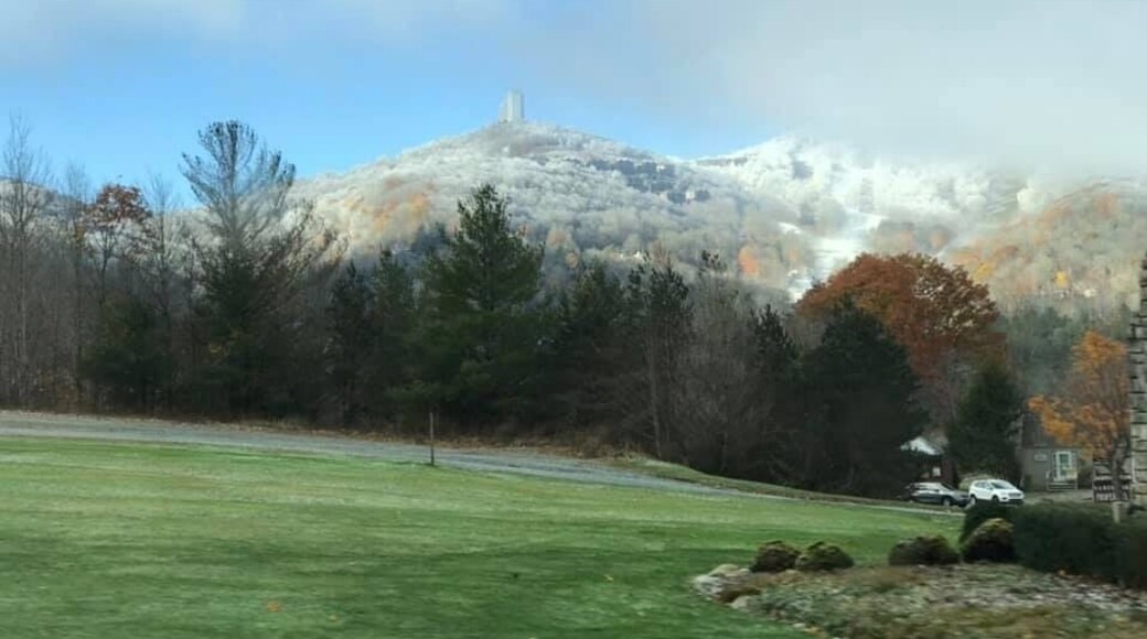 Thanks to friend Tom P., for his Sugar Mountain photos this morning❣️
‘First snow...’