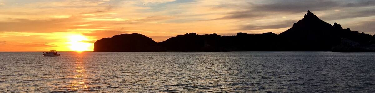 Sunset at Tetakawi in San Carlos, Mexico.
#sunset #Mexico #SeaofCortez #nature
(Feb 2018)