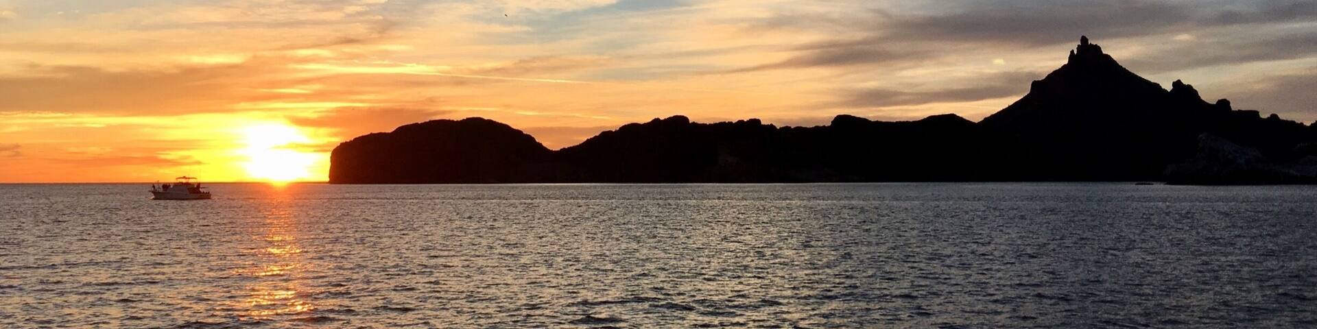Sunset at Tetakawi in San Carlos, Mexico.
#sunset #Mexico #SeaofCortez #nature
(Feb 2018)
