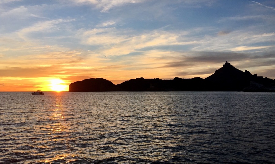 Sunset at Tetakawi in San Carlos, Mexico.
#sunset #Mexico #SeaofCortez #nature
(Feb 2018)