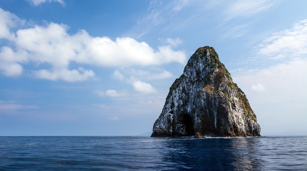 The picturesque Etarick or Monument Rock (Wotanimanu), located off Mataso Island, midway between Efate and the Shepherd Islands, Vanuatu, is a unique rock formation rising from depths of 1000m.