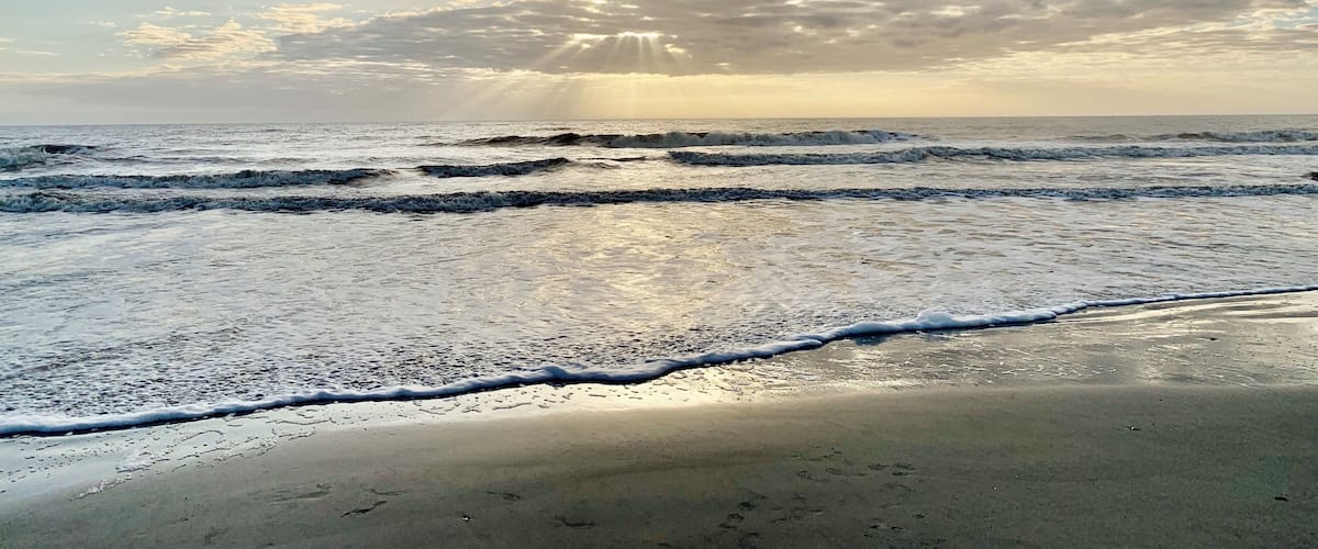 A walk on the beach for a beautiful sunrise