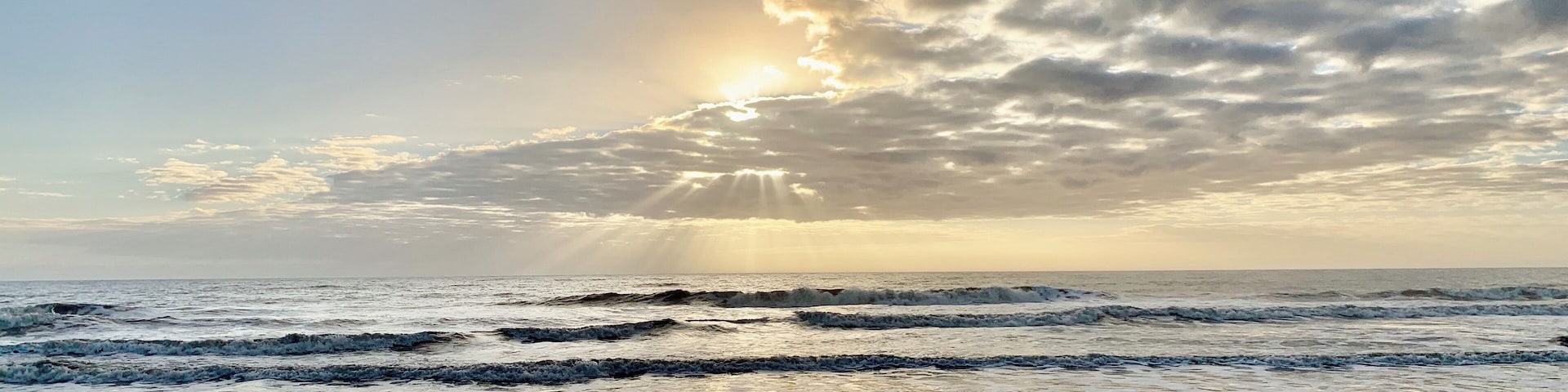 A walk on the beach for a beautiful sunrise