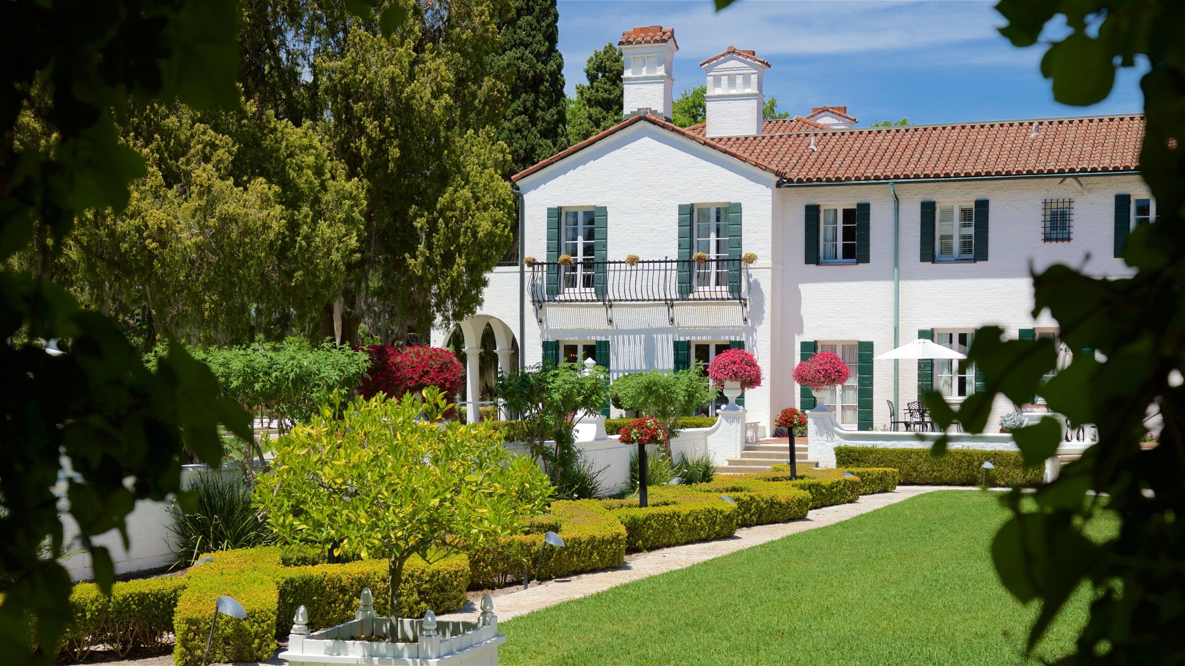 Jekyll Island mostrando flores y una casa