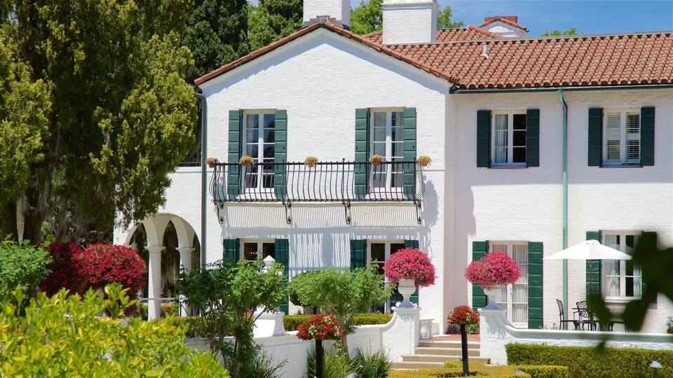 Jekyll Island featuring a house and flowers