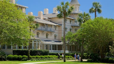 Jekyll Island which includes a garden as well as a small group of people