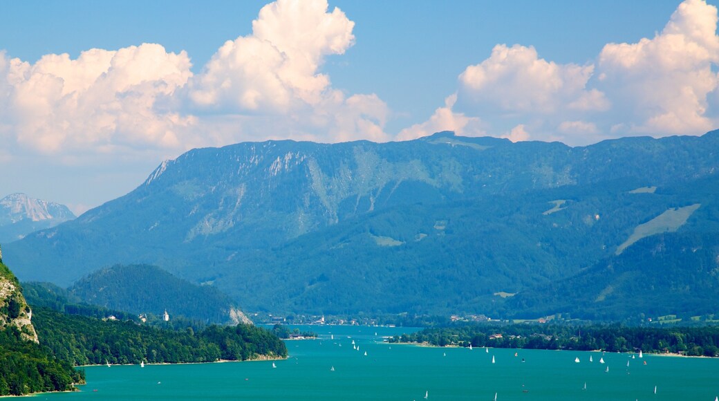 St. Gilgen som viser innsjø, fjell og landskap