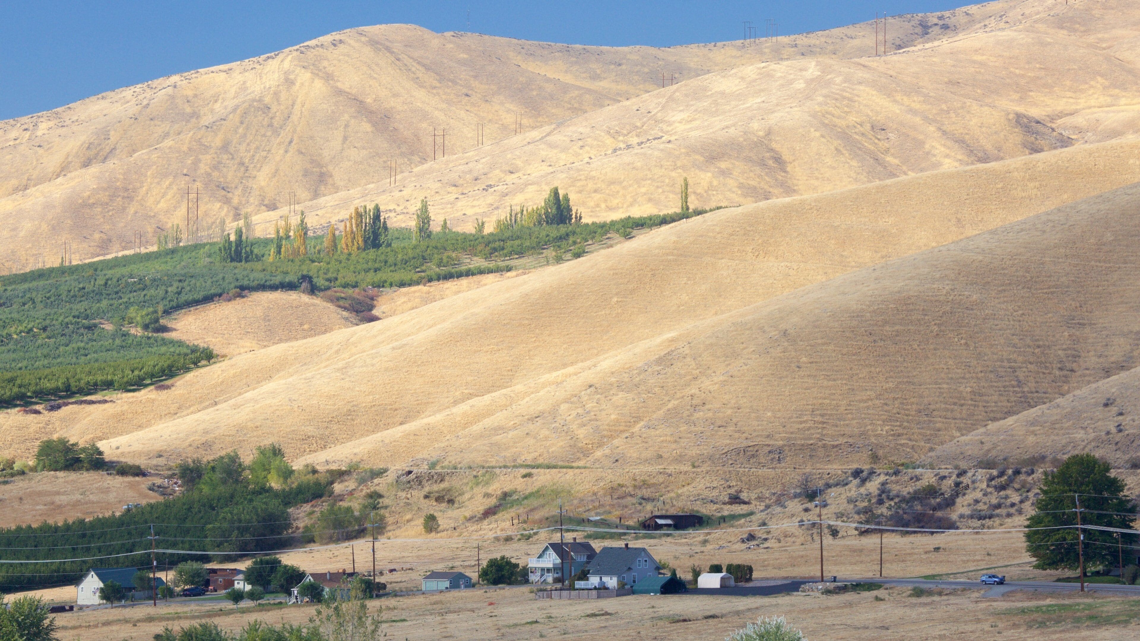 Wenatchee which includes tranquil scenes